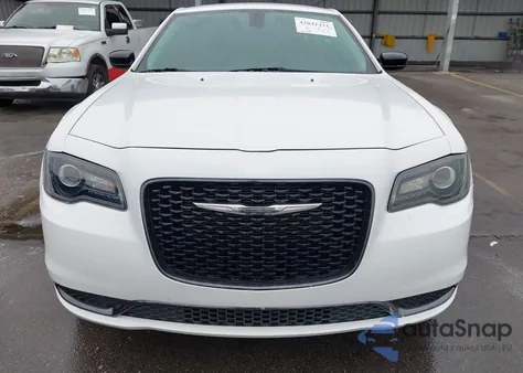 2019 Chrysler 300 Touring z USA, uszkodzony, nr VIN 2C3CCAAG3KH613447